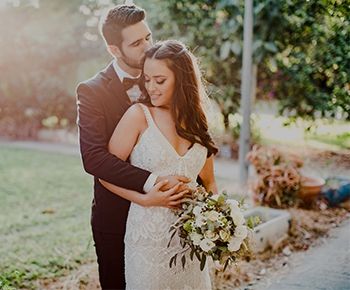 רומנטית ומהממת: הזוג שמאחורי החתונה הזו ממש (אבל ממש) אוהב פרחים