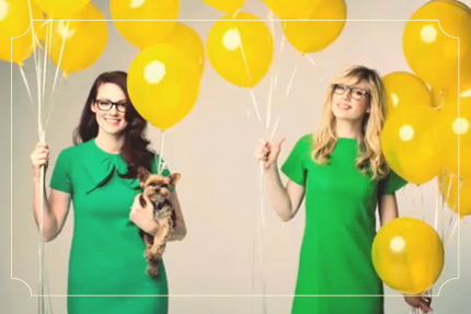 צילום מסך מתוך ערוץ היוטיוב The Girls With Glasses