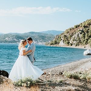 אווירת בוטיק ים תיכונית: החתונה היוונית של יוליה ואריק
